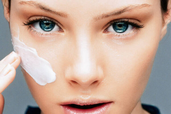 Cosmetic : 30 g. X 2 tubes : Original Vit-A Cream ( Intense Formula ) by GALDERMA